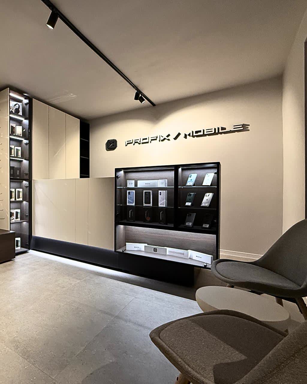 Interiorul magazinului Profix Mobile